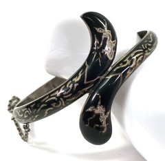 Vintage Siam Sterling Niello Bypass Bracelet – Twin Lizard Motif, Black Enamel