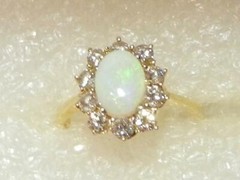 Vintage 18K Yellow Gold White Opal Diamond Ring Size 7.75 – LB3051