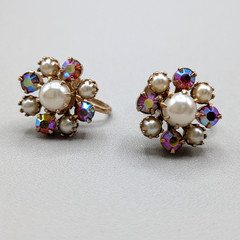 Vtg 50s Faux Pearl Aurora Borealis Rhinestone Cluster Flower Screw Back Earrings