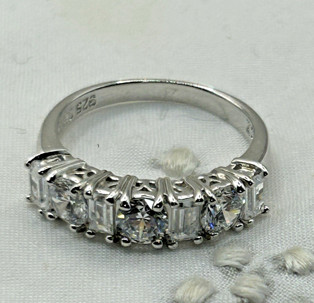 ROSS SIMONS VTG 925 Sterling Silver Cubic Zirconia CZ Band Ring Size 5
