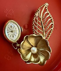 VINTAGE BARONESS SWISS 17 JEWEL WIND-UP BROACH WATCH, RUNS!