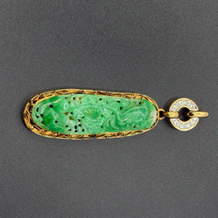 Vtg Chinese Mottled Green Jadeite Pendant w 14K Gold & Diamond Bale (AHB) 405