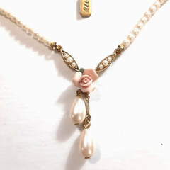 1928 Rose Pearl Pendant Victorian Style Y Necklace Gold Tone 1.5*16.5*19.5