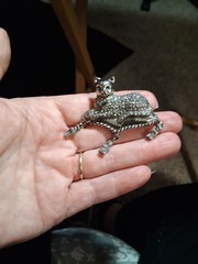 Vintage Signed Avon Silver Tone Marcasite Green Eyes Cat Brooch Pin