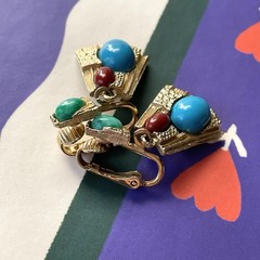 Vintage textured goldtone & faux stone cabochon dangle clip-on earrings