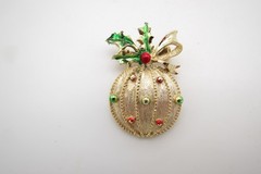 Vtg Gerrys Gold Tone Christmas Ornament Brooch w/Red & Green Enamel