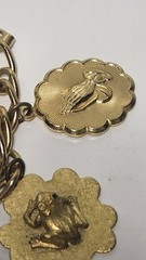 Vintage Gold Tone Chunky Charm Bracelet Poodle Wishing Well Frog Clover Dog 6.5″