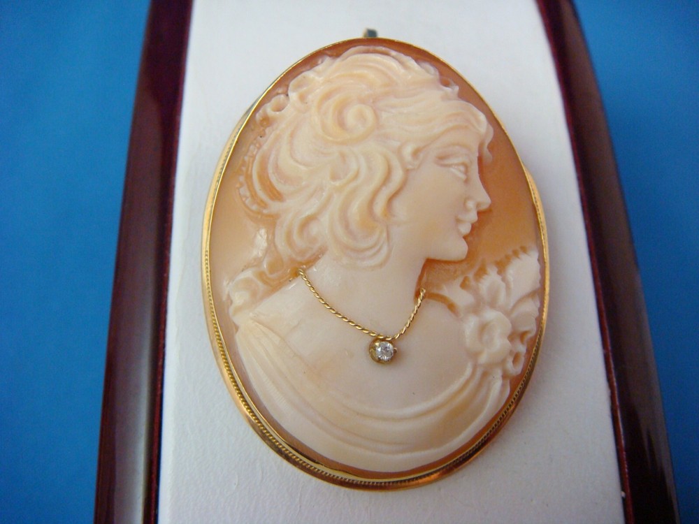 18 KT. GOLD HANDMADE CAMEO BROOCH-PENDANT MADE IN ITALY 6.2 GRAMS 37X29 MM
