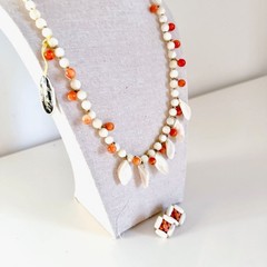 NEW VINTAGE MIRIAM HASKELL CORAL & CREAM SHELL BEADED NECKLACE AND EARRING SET