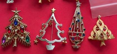 VINTAGE CHRISTMAS TREE BROOCH PIN LOT BOOK PIECE WEISS JJ ATTRUIA 1928 MCM 16p N