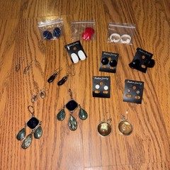 mixed lot pierced and clip on earrings