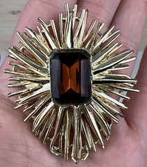 Vintage Celebrity New York Starburst Gold-Tone Amber Colored Stone Pin Brooch