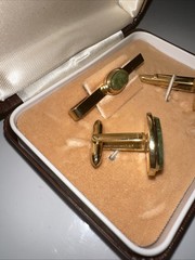 VINTAGE MARKED D.B.1/20 14K GF WITH OVAL JADE STONE CUFFLINKS & TIE BAR SET