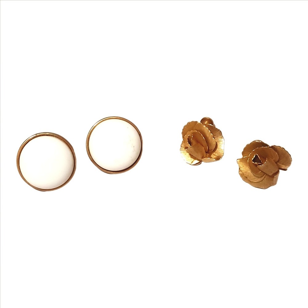 Lot Of 2 Estate 1920’s Classic Women’s Screw Back Earrings Gold And White Floral