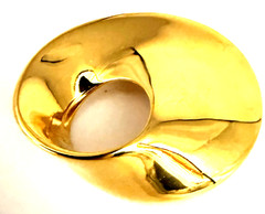 Vintage Monet 2 1/4″ Modernist Shiny Gold Tone Brooch/Pin