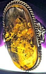 Vtg AMBER Ring SIZE 7 UV Light Tested Glows Sun Spangles Bezel Set Oval Shape