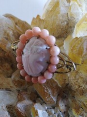 ART DECO 10K GOLD ANGEL SKIN CORAL HAND CAMEO PIN BROOCH BEAUTY