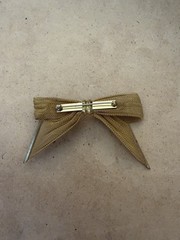 Vintage Gold Tone Bow Brooch Ribbon Lapel Pin Unisex Estate Jewelry 3.1″