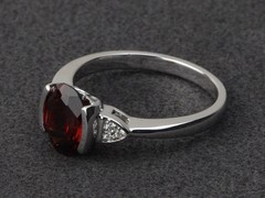 925 Sterling Silver Red Garnet Oval Cut Gemstone Art Deco Women Ring Duty Free