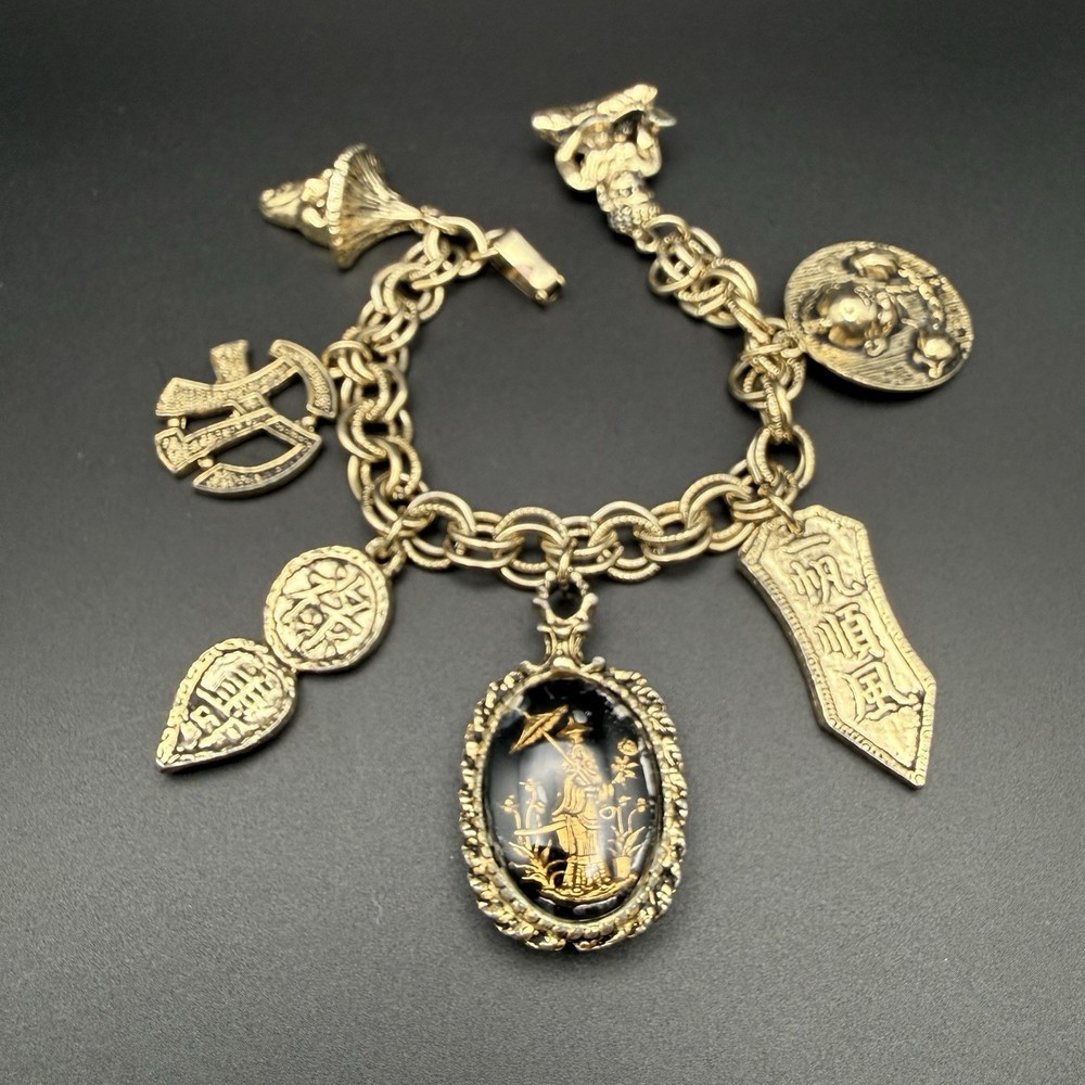 Vintage Gold Tone Asian Charm Bracelet Reverse Carved Lucite Giesha Intaglio 7″