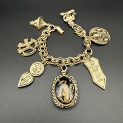 Vintage Gold Tone Asian Charm Bracelet Reverse Carved Lucite Giesha Intaglio 7″