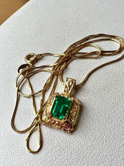 VINTAGE 10K/14K YELLOW GOLD EMERALD GREEN COLOR CZ PASTE ORNATE PENDANT NECKLACE