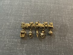 Vintage AJC Cats Dangle Costume Gold Tone Brooch Jewelry With 5 Dangling Charms