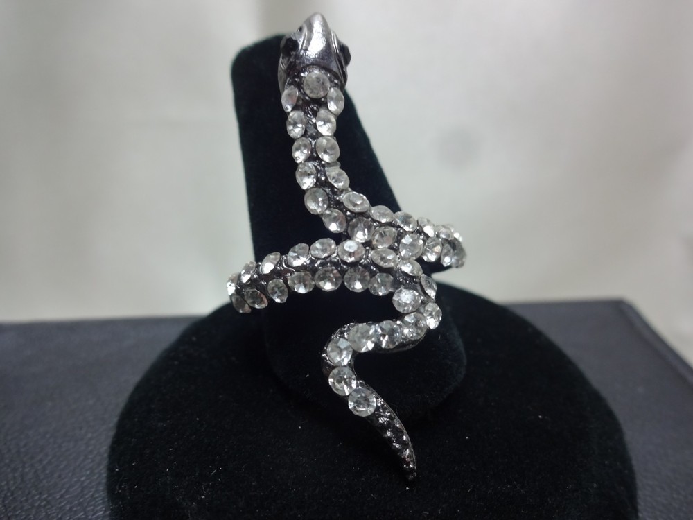 VINTAGE METAL ALLOY SNAKE RING WITH CRYSTAL INLAID BODY APPROX. SIZE 9
