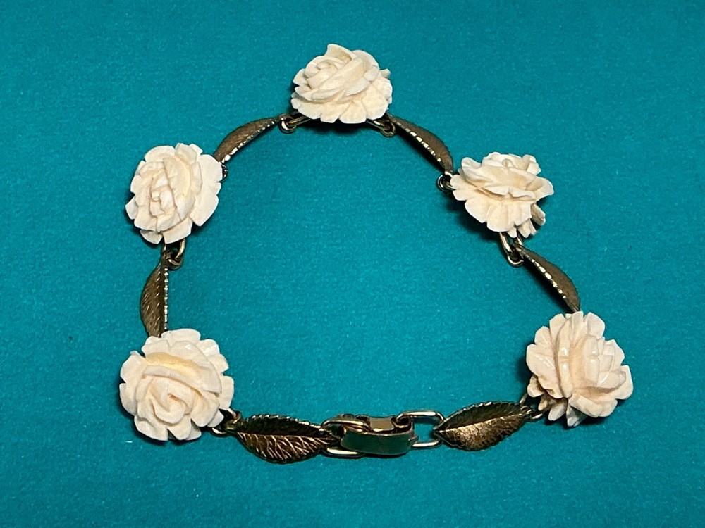 🌸 Vintage Krementz Bracelet Gold Overlay Carved White Roses Floral Leaf Link 🌸
