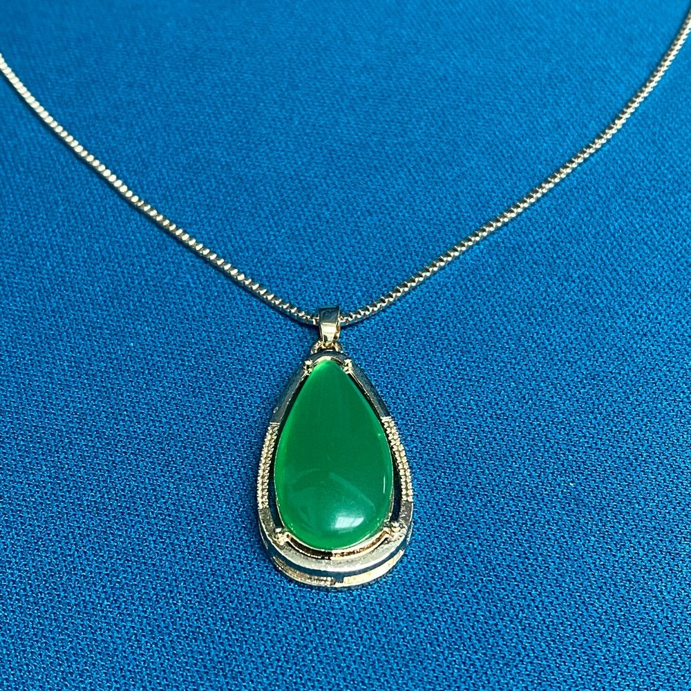 Oval Emerald-Toned Pendant Necklace – Gold-Toned Halo Setting