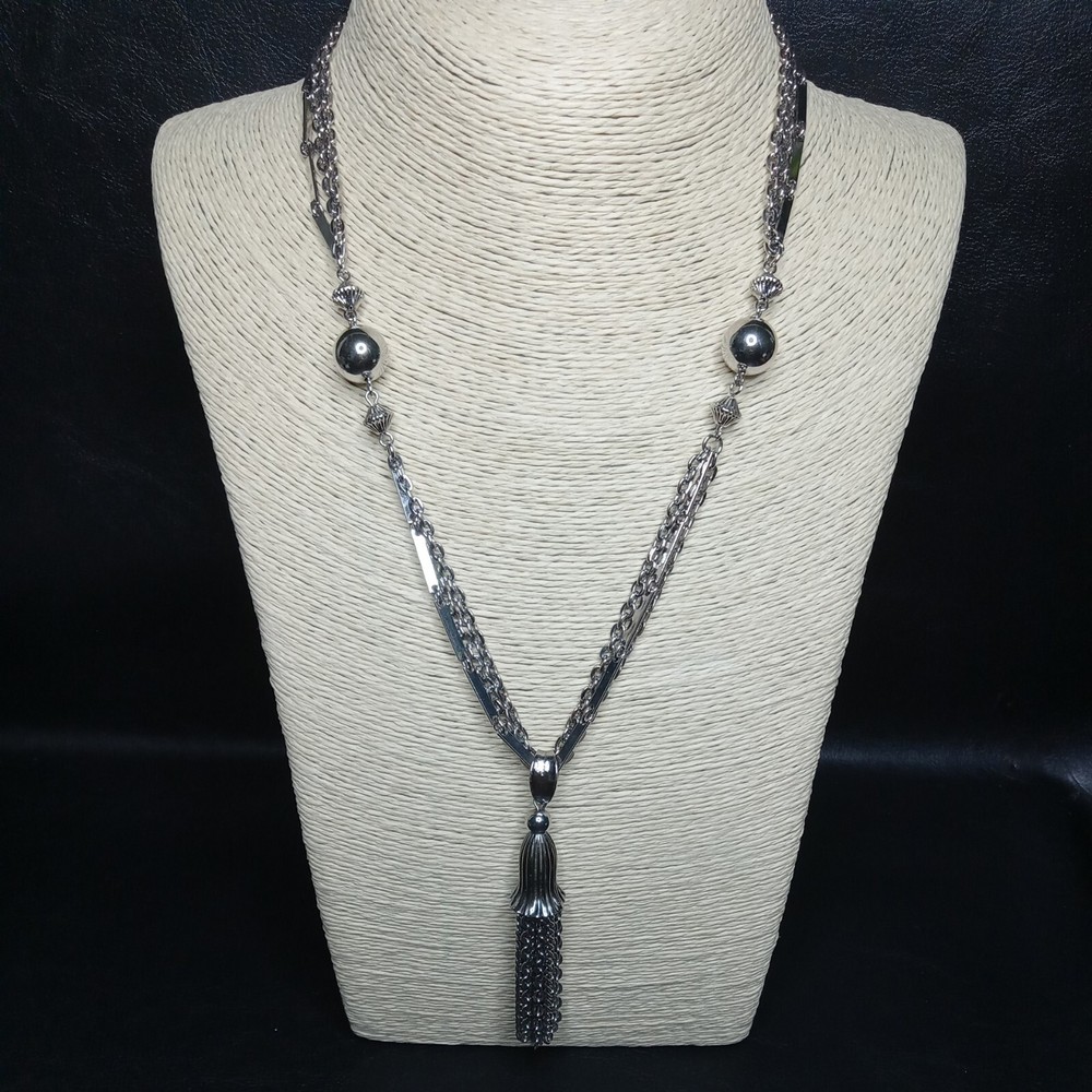 Vintage Jewelery Multiple Chains Necklace Whit Tassel. 8376