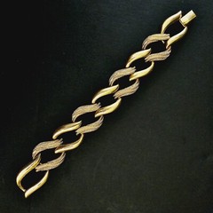Napier Gold Tone Chain Link Bracelet with Fold Over Clasp Vintage