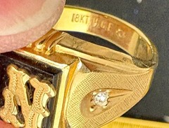Vintage 18K HGE Ring W/Monogram “N” 2 White Stones On Sides Size 11.25