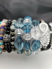 Nice Lot Of 6″ Bracelets Various Types And Colors