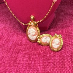 Vintage AVON Gold Tone Cameo Necklace & Earrings Set White & Pink Oval