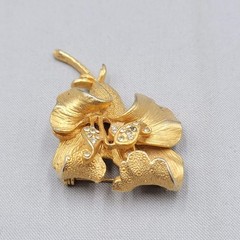 Vintage Flower Brooch Brushed Gold Plated Rhinestone 2.5″ One missing stone