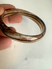 agate bangle bracelet features natural white, brown,&yellow banded striation jb1