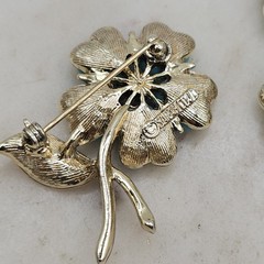 Vintage Sarah Coventry Remembrance 1968 Brooch Clip Earrings Faux Turquoise Set