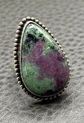 Vintage Silver Ruby Zoisite Ring Teardrop Beaded Bezel Statement Boho Size 8.25