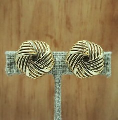 Unsigned Vintage Avon Golden Knot Open-Work Pentagon-Shape Clip Earrings