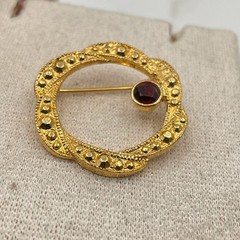 Vintage VTG Gold-Tone Brooch Pin Red Garnet Style Stone Scalloped Filigree