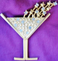 COLLECTION! 5 VINTAGE COCKTAIL DRINK PINS, WAITER, DIRTY MARTINI. BUBBLY, WINE