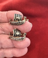 RARE SWANK SIGNED VINTAGE VIKING SHIP GOLD TONE SHIELD CUFFLINKS COLLECTIBLE