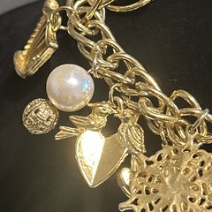 Vintage Style Gold tone Charm Bracelet Unmarked Size 7” Filigree Charms