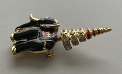 VINTAGE CHRISTMAS TREE PIN BROOCH ELEPHANT ENAMEL RARE BOOK PIECE 2008 HTF 31