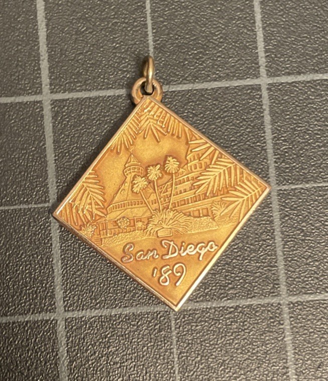 NICE! VTG MERCURY OUTBOARDS DEALER CONGRESS 1989 SAN DIEGO CHARM GOLD FILLED GF