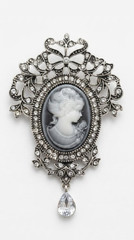 2 in 1 VTG Cameo Brooch Pin & Pendant Necklace Silver Tone Premium Faux Crystal