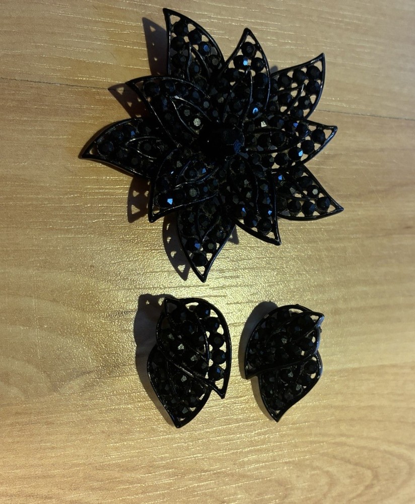 Black Filigree Vintage Flower Brooch Pin & Matching Clip-on Earrings Jewelry Set
