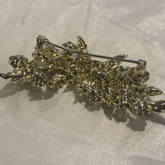 Vintage Stunning Pink Purple Rhinestones Lg Leaf Brooch Pin Silver 1” by 2 1/2”