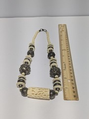 Vintage Silver Tone Metal & Off White Acrylic Chunky Bead Necklace 21″. Hammered